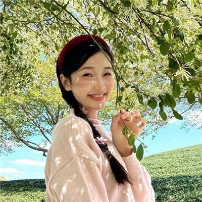 庭院里的女人